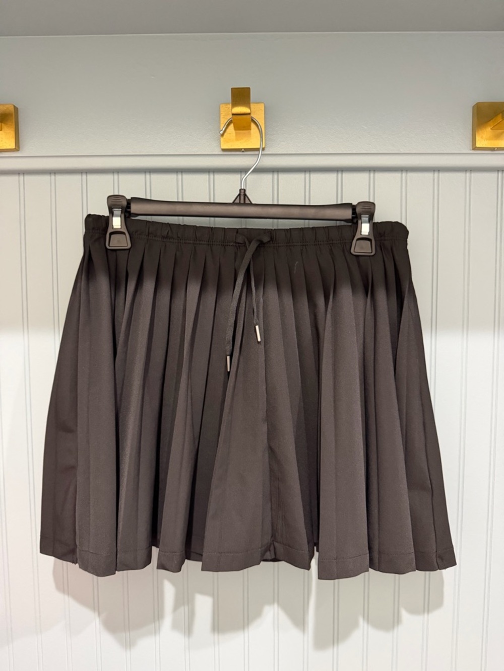 Pleated Vuori Black Women's Skirt - Classic Tennis Style - Picture 2 of 4